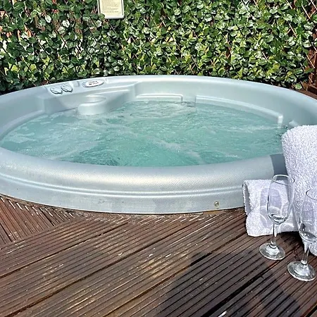 Buttercup With Hot Tub Hotel Pickering